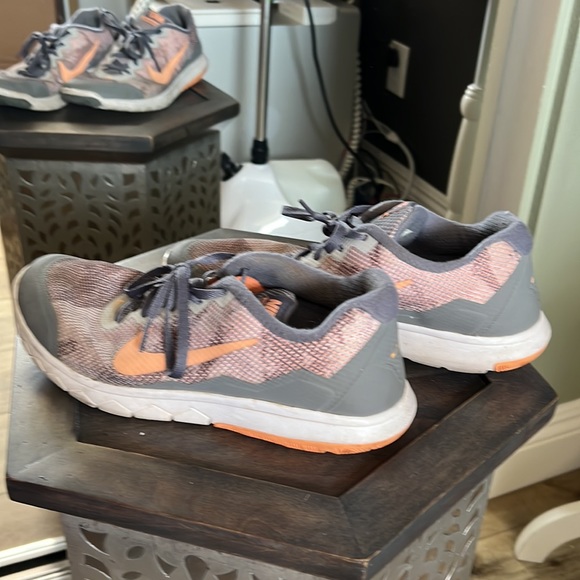 NIKE, sneakers size 9, preloved but lots of life left - Picture 1 of 8